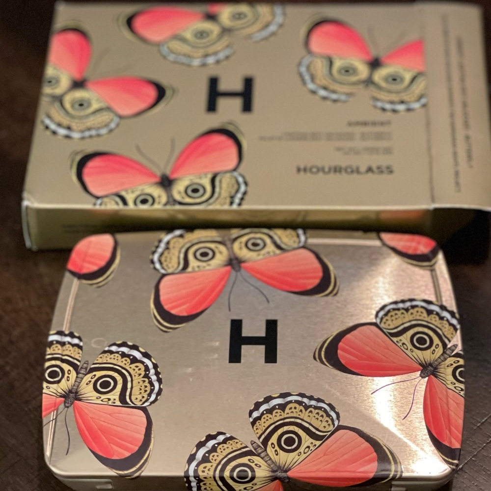 NEW WITH BOX. hourglass lighting edit-Butterfly